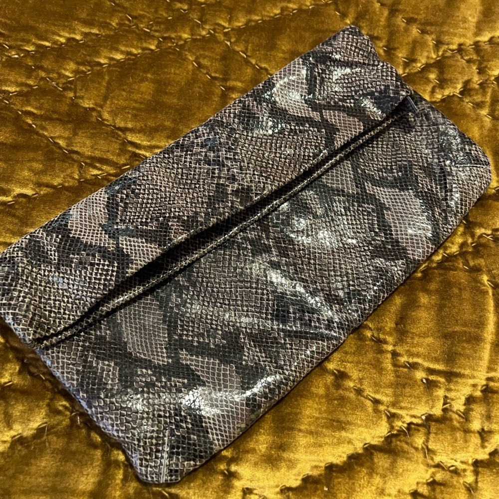 Clutches - Picture 3 of 4